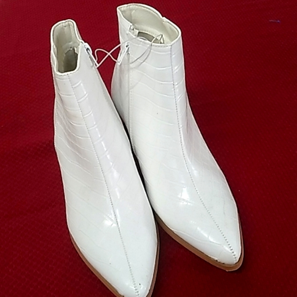 WHITE POINTED - TOE ANKLE BOOTIES